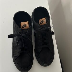 Nike Men’s Black Suede Low-Top Sneakers with Cork Tongue